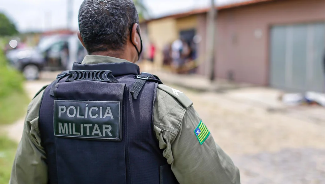 Policial militar no local do crime
