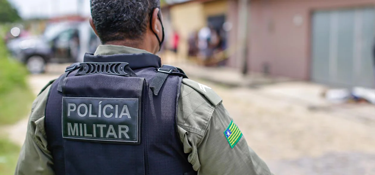 Policial militar no local do crime