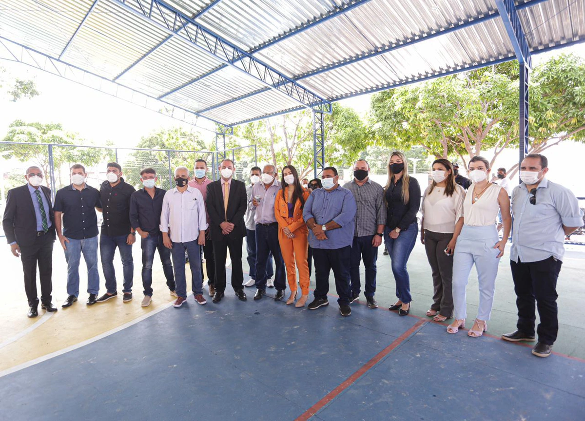 Prefeito Dr. Pessoa inaugura quadra poliesportiva na zona sul de Teresina
