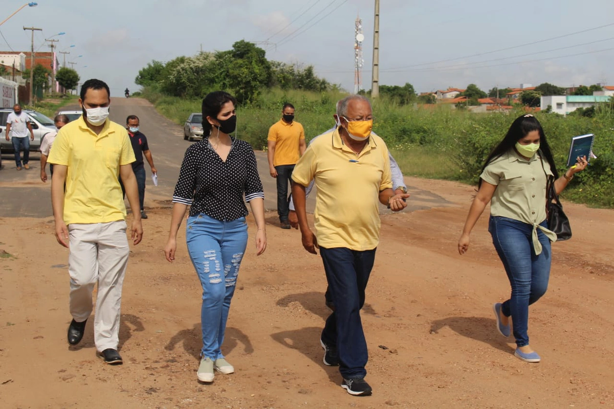 Prefeito Dr. Pessoa visita local onde será construído novo Zoonoses