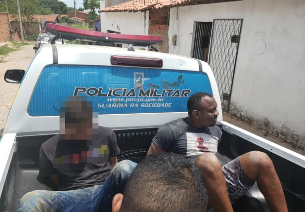 Prisão de Nego Airton, à direita, ocorrida desta terça