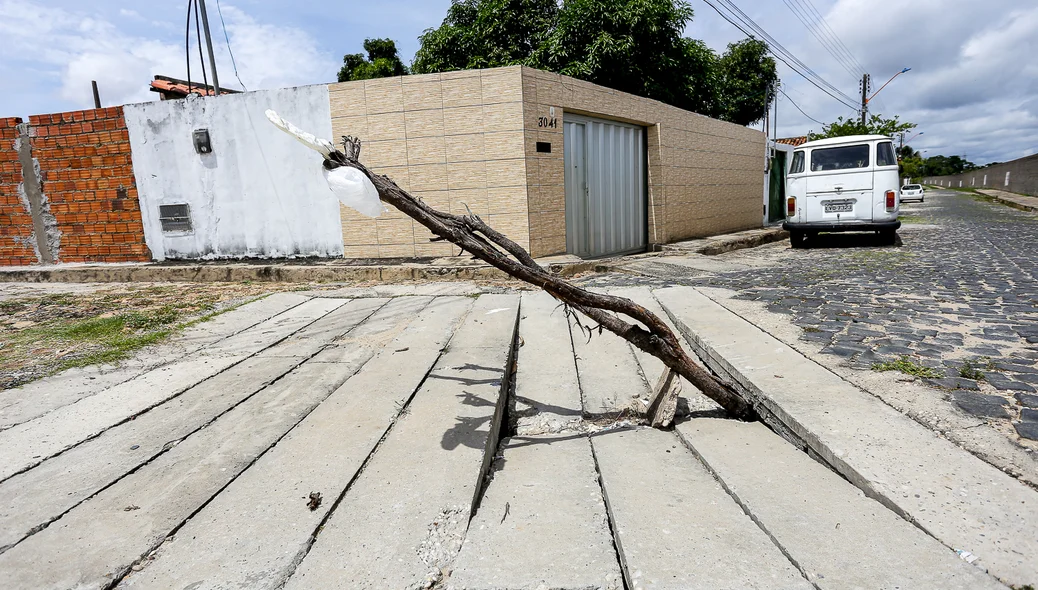 Galeria deteriorada está causando medo aos moradores