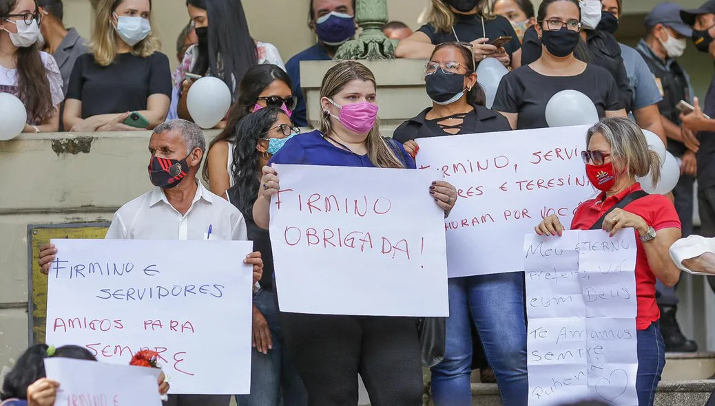 Servidores realizam homenagem ao ex-prefeito Firmino Filho