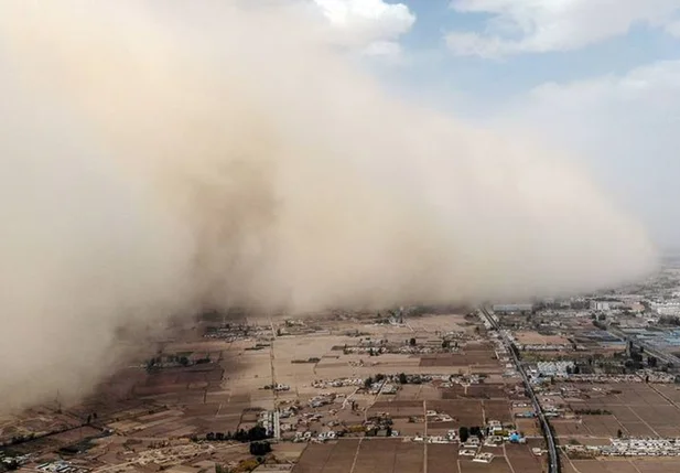 Tempestade de areia em cidade na China
