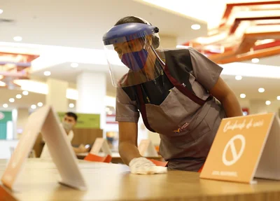 Trabalhadores do setor de bares e restaurantes.