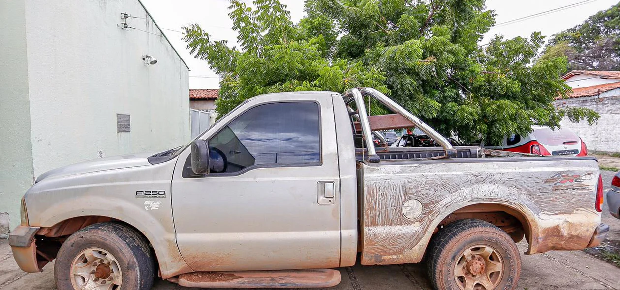 Veículo flagrado durante a ação criminosa