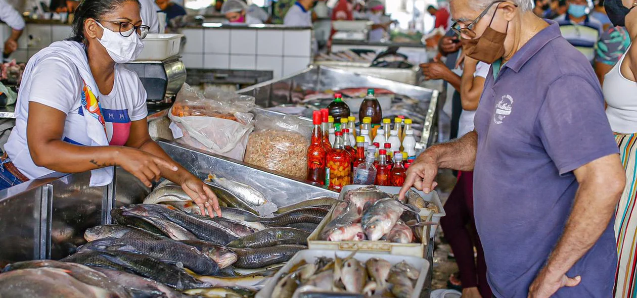 Venda de pescados no Mercado do Peixe