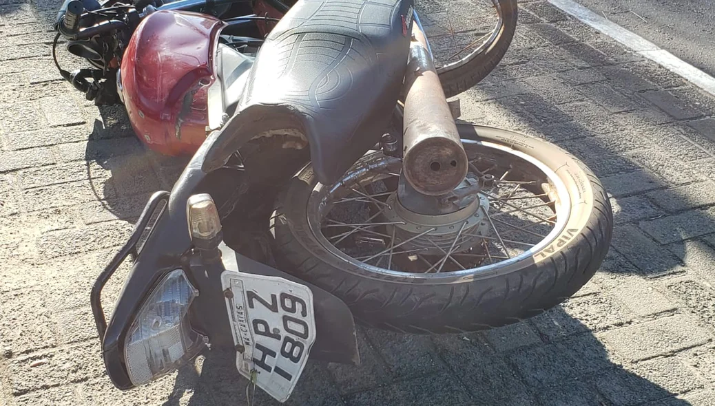 Acidente entre motos deixa dois feridos na Frei Serafim