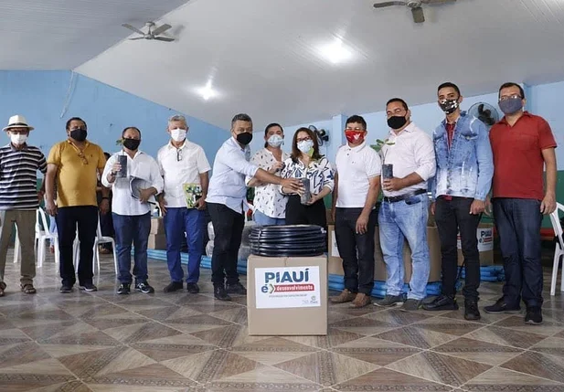 Agricultores de Pedro II recebem kits de irrigação da SAF
