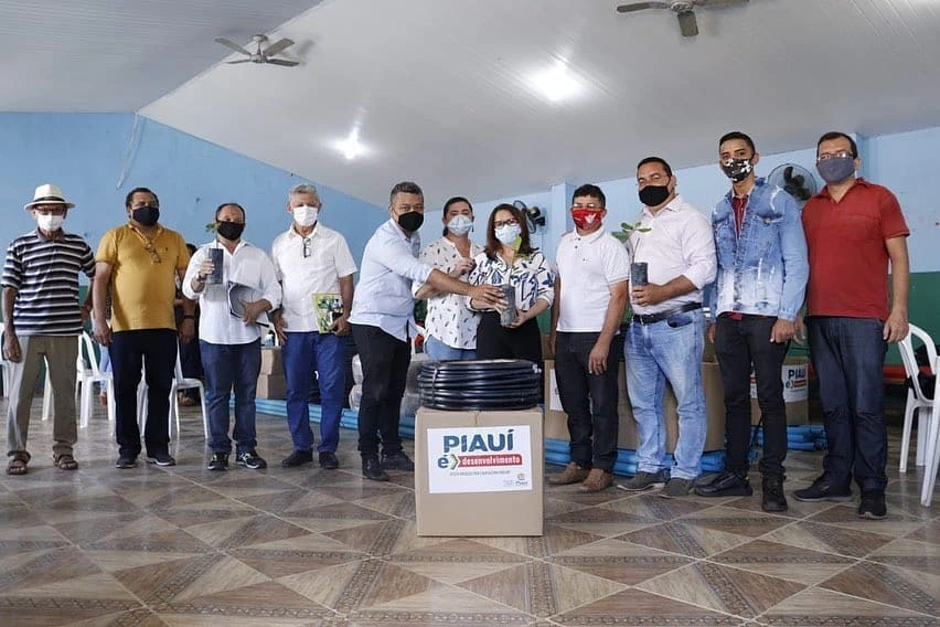 Agricultores de Pedro II recebem kits de irrigação da SAF