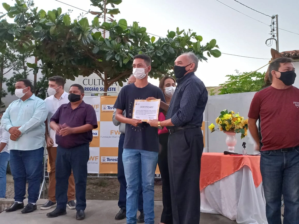 Aluno com certificado do FWF
