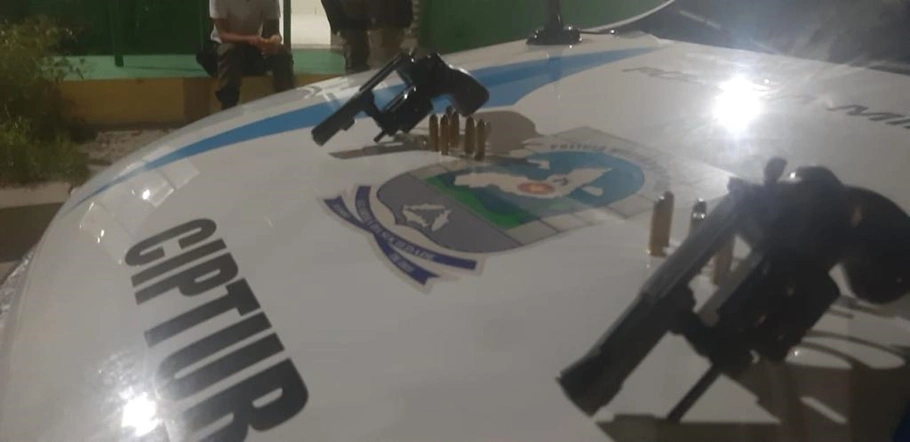 Armas de fogo apreendidas durante a operação da Polícia Militar