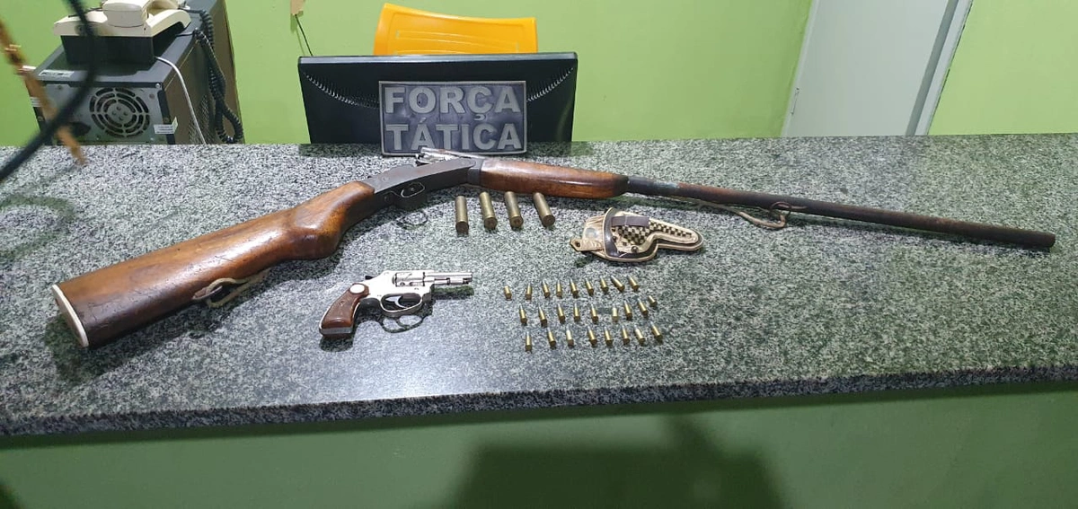 Armas de fogo e munição apreendida pela Polícia Militar