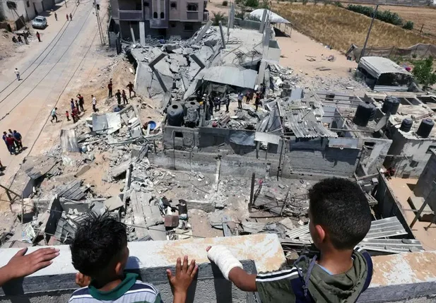 Bombardeio de Israel em Gaza derruba 3 prédios e deixa novos mortos