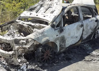 Carro destruído