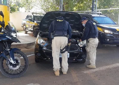 Carro recuperado pela PRF