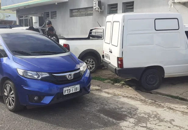 Carros utilizados pelos criminosos