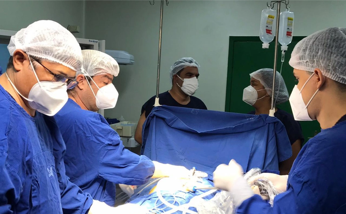 Cirurgia laparoscópica no Hospital Regional Senador José Candido Ferraz