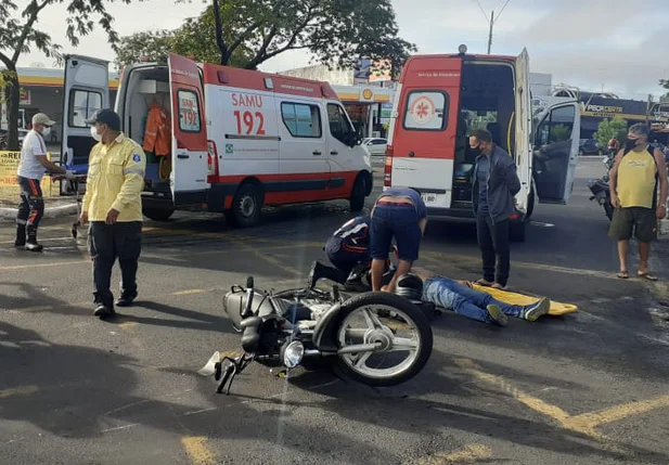 Colisão entre motocicletas deixa três pessoas feridas no centro de Teresina