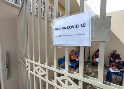 Comunicado na entrada do hospital
