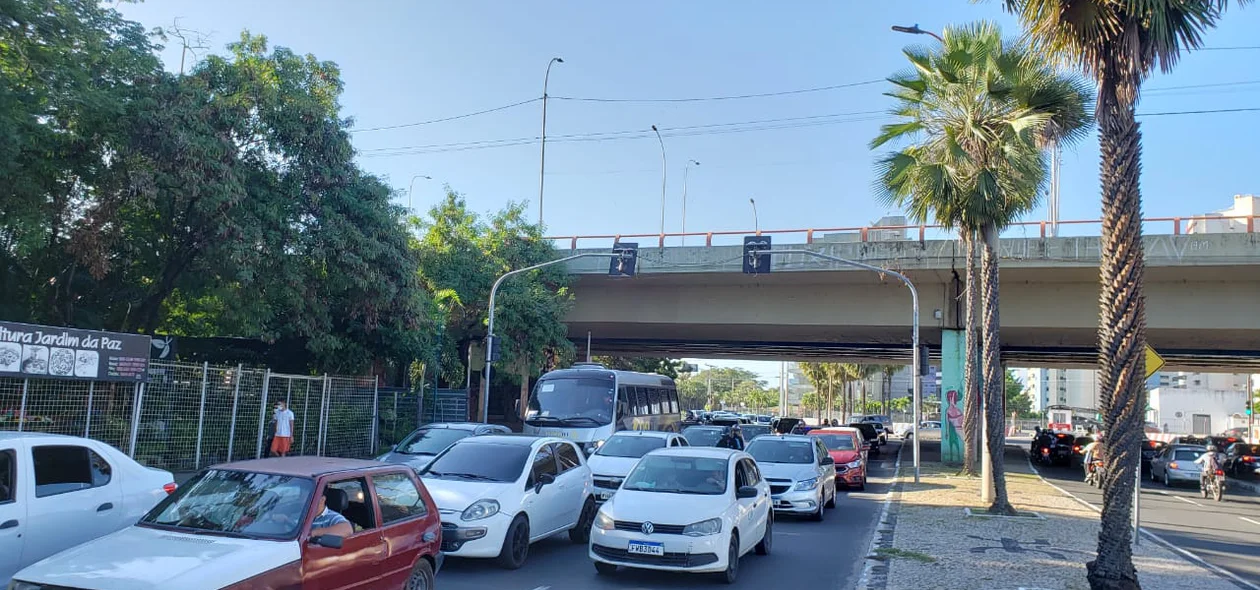 Congestionamento próximo ao acidente
