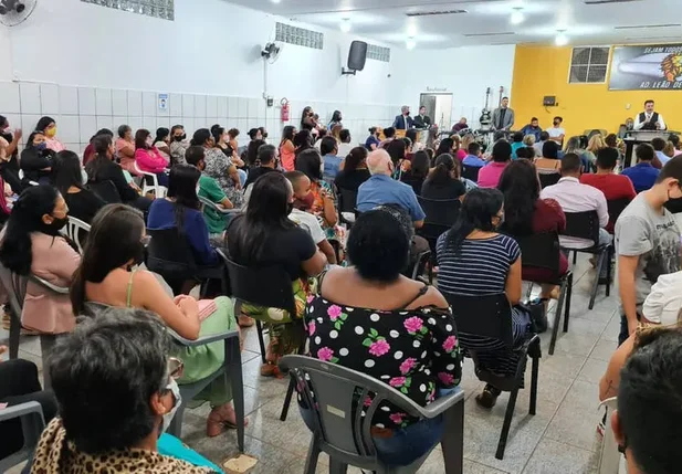 Culto foi encerrado por exceder o limite de ocupação de 25% da capacidade total