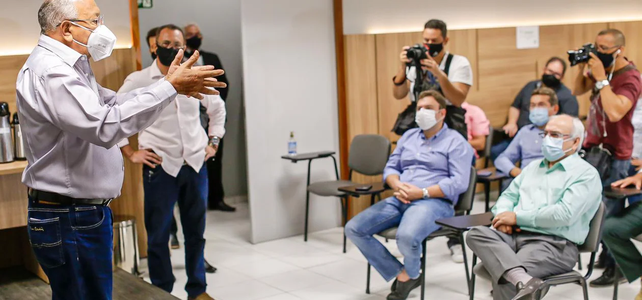 Dr. Pessoa discute demandas com empresários