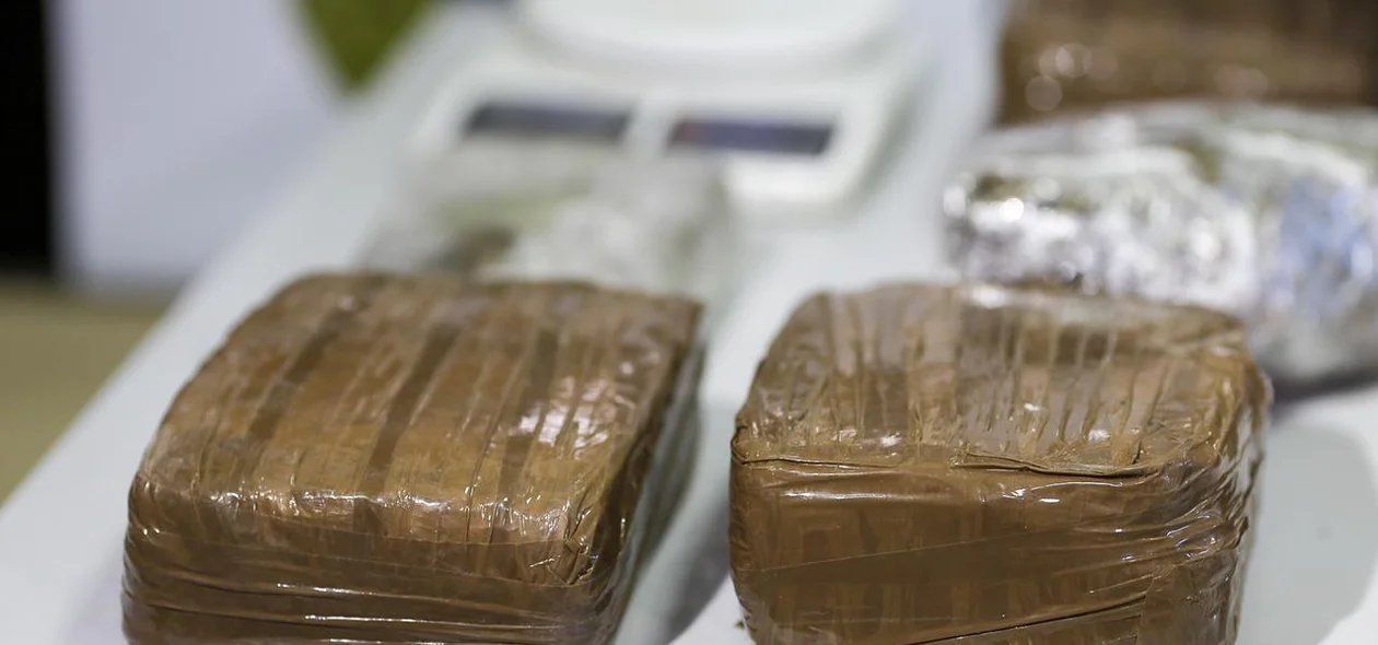Droga apreendida com os acusados