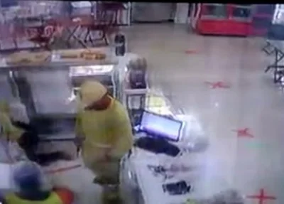 Flagrante do assalto na padaria na Vila Afonso Gil