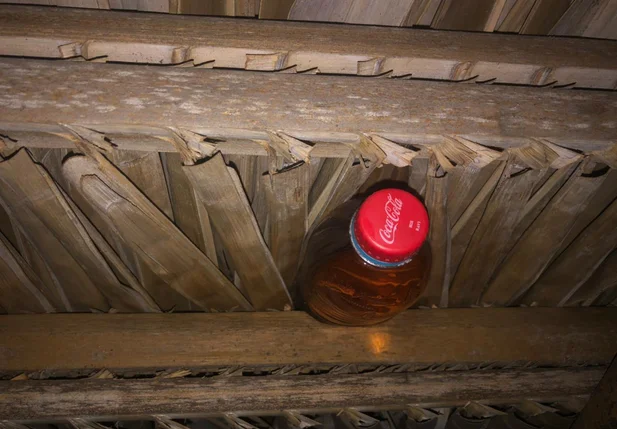 Garrafa encontrada pela vítima