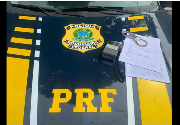 Homem é preso pela PRF por dirigir embriagado