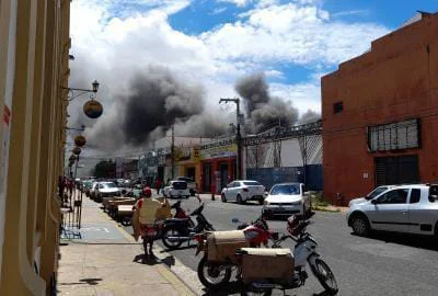 Incêndio de grandes proporções no Centro de Teresina