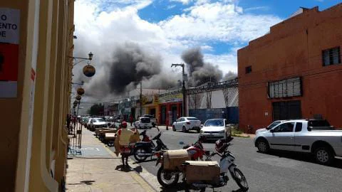 Incêndio de grandes proporções no Centro de Teresina