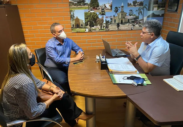 João Mádison e lideranças de Bom Princípio