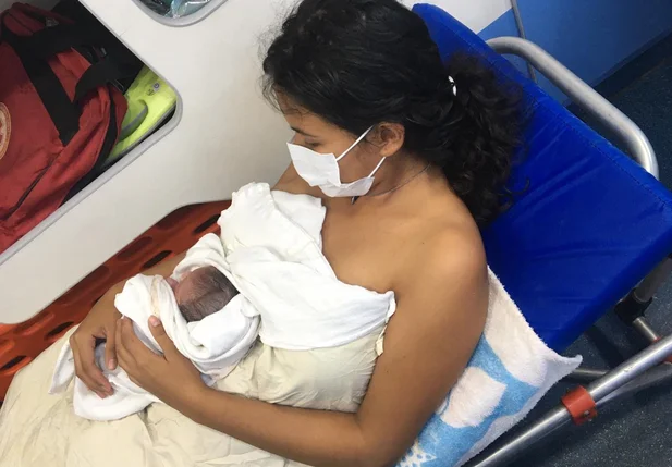 Mãe realiza o próprio parto em Teresina