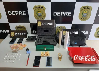 Material apreendido pelos policiais da DEPRE
