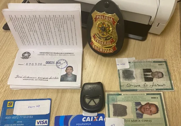 Material encontrado pela PF com os suspeitos