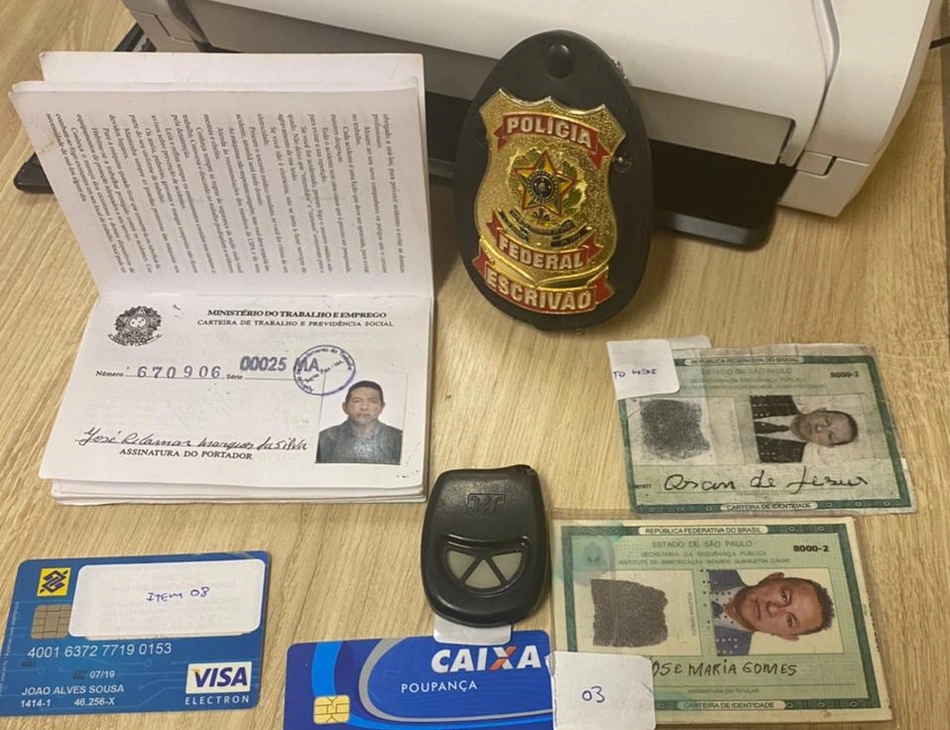 Material encontrado pela PF com os suspeitos