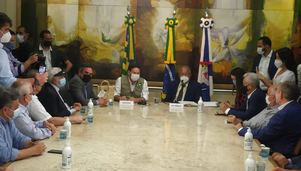 Ministro João Roma reunido com políticos na Prefeitura de Teresina