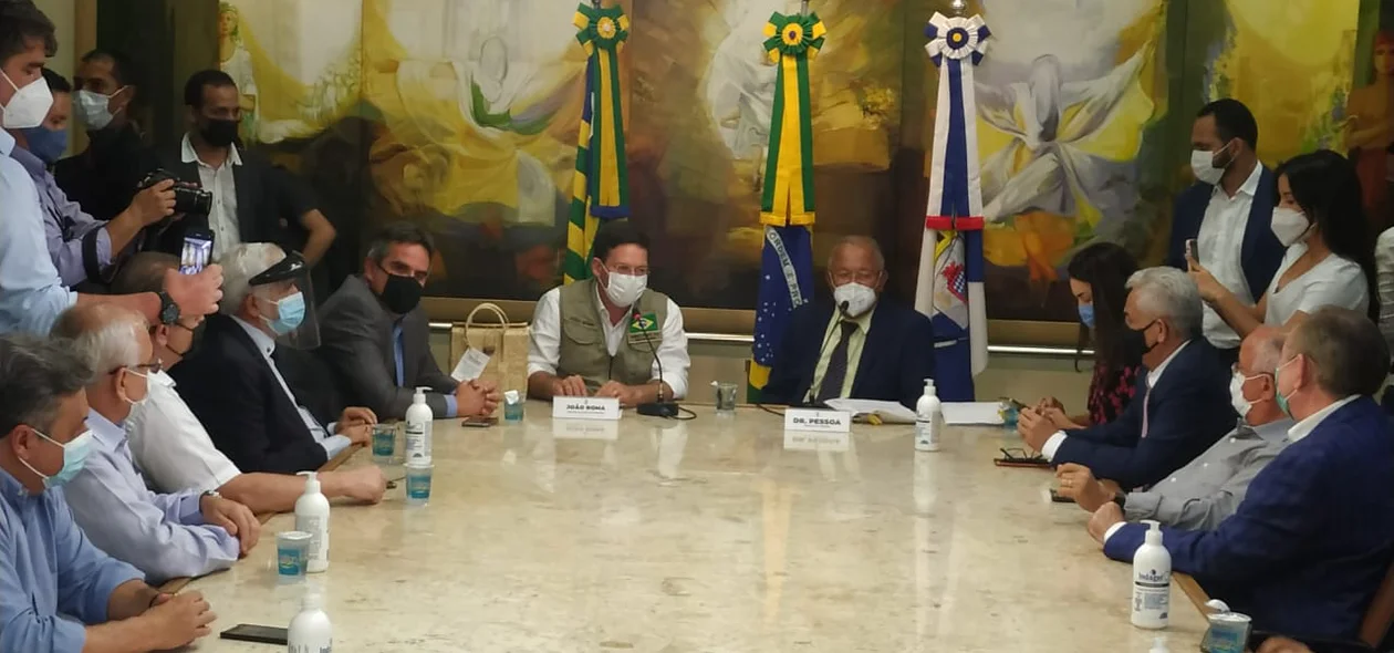 Ministro João Roma reunido com políticos na Prefeitura de Teresina