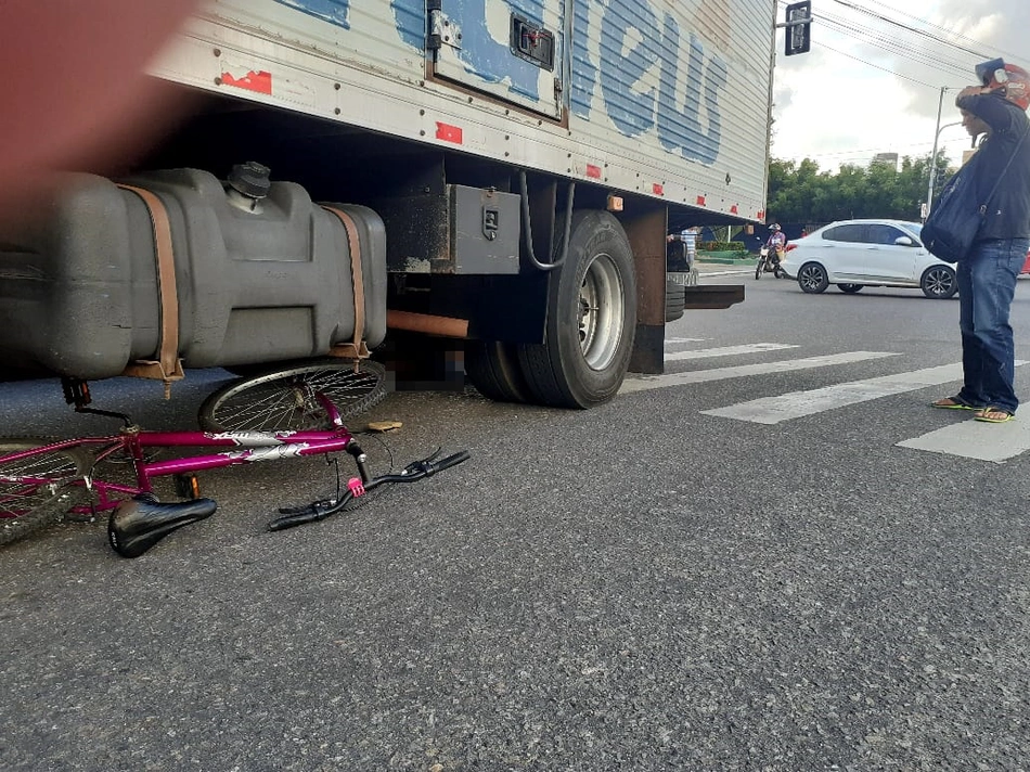 Mulher morre após ser atropelada por caminhão na cidade de Parnaíba
