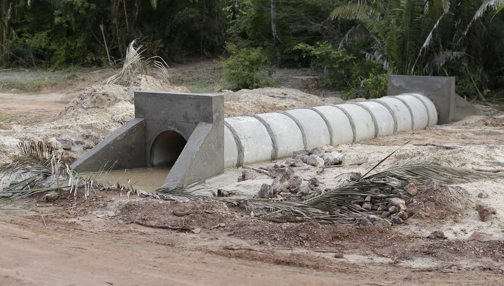 Novos bueiros em construção