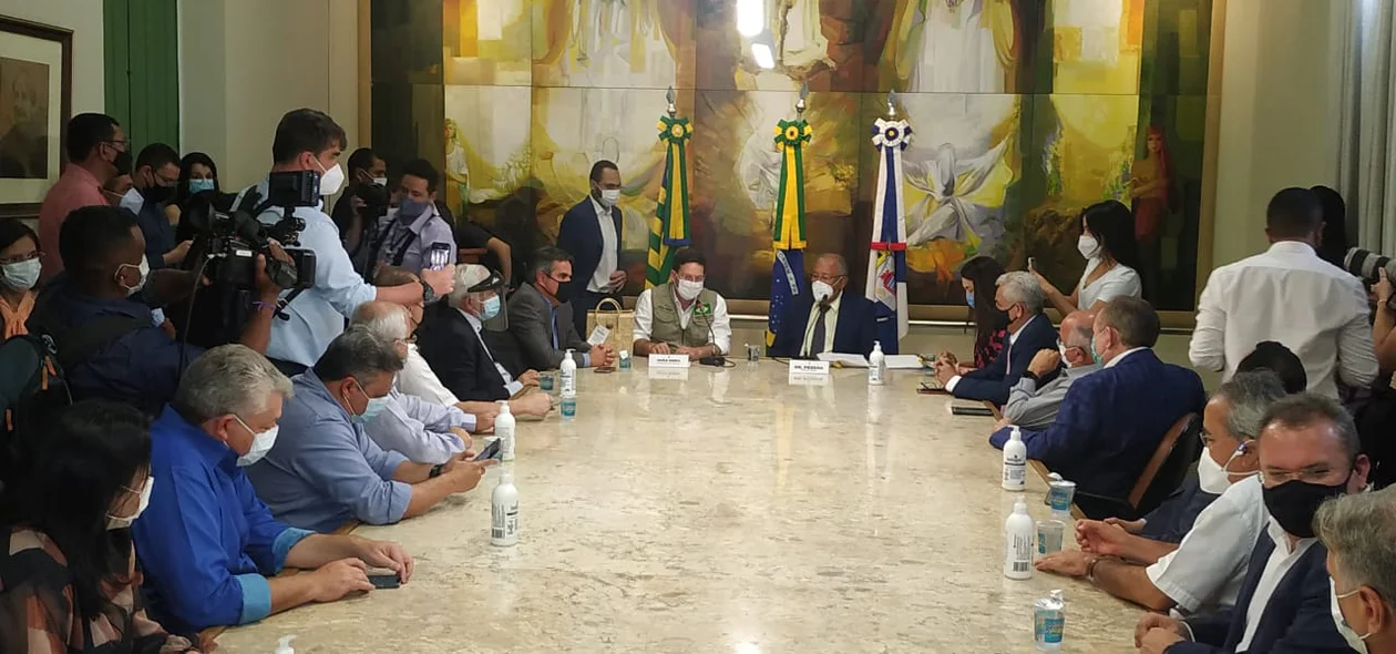 O evento acontece na tarde desta segunda