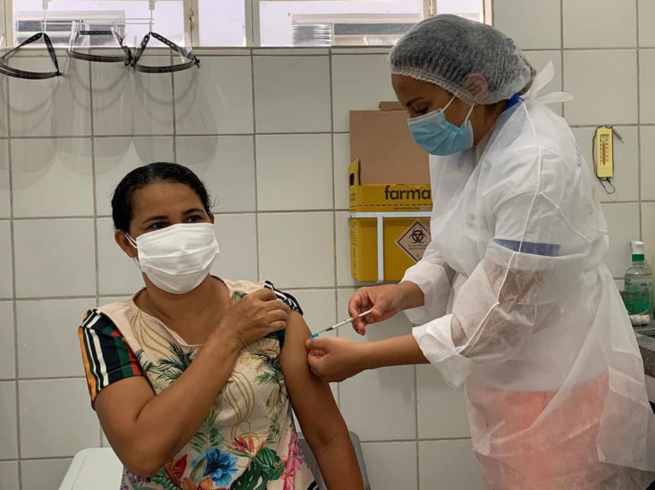 Oeiras vacina pessoas de 50 a 59 anos com comorbidades