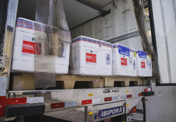 Piauí recebe mais de 87 mil doses de vacina contra a covid-19