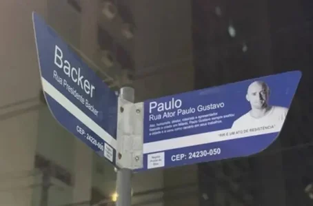 Placa em homenagem a Paulo Gustavo