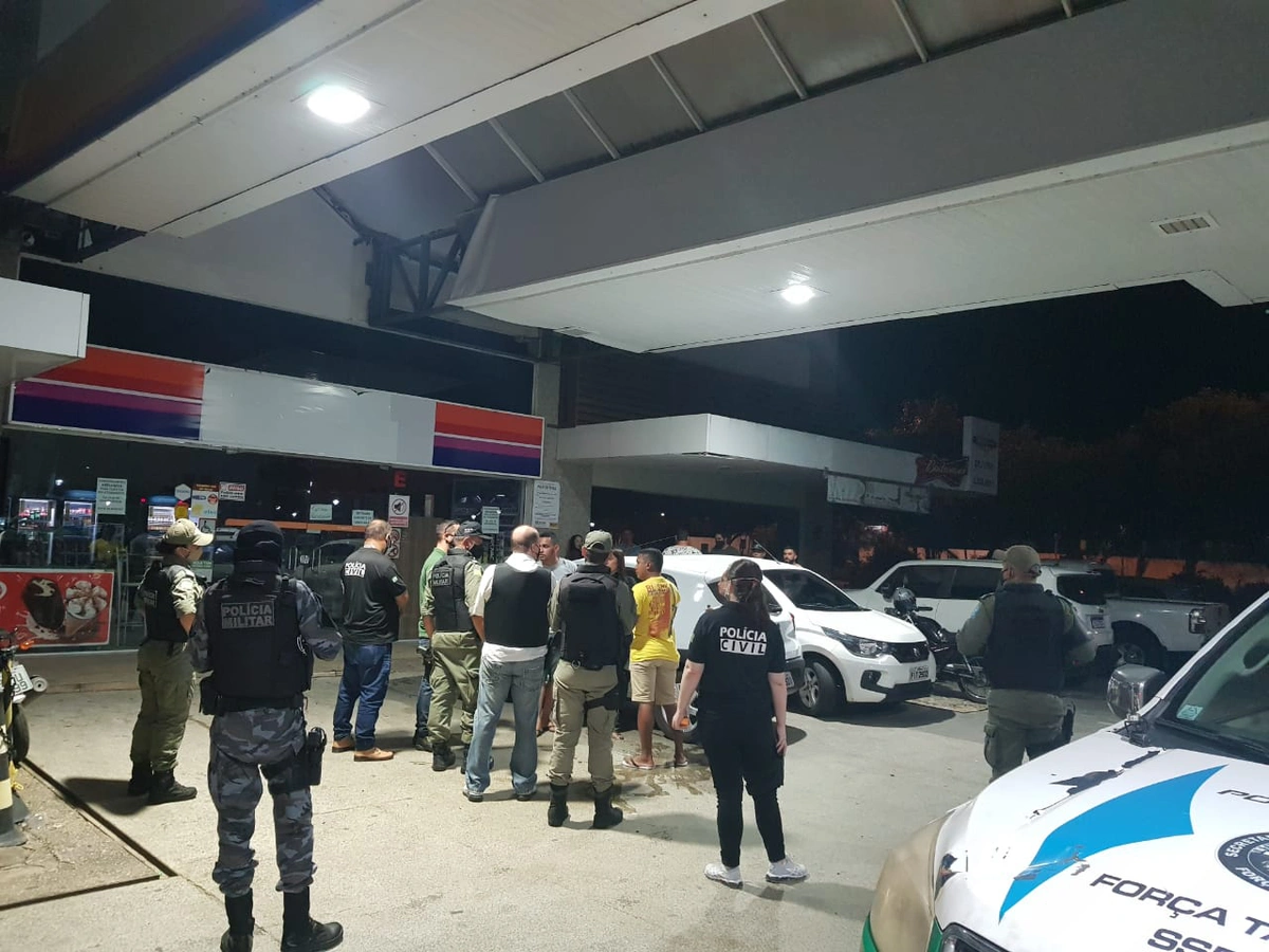 Polícia Civil dispersa aglomeração em posto de combustíveis