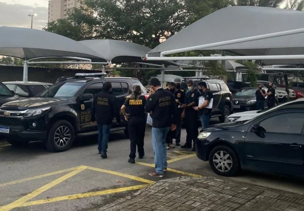 Polícia Federal cumpre mandados em Fortalez