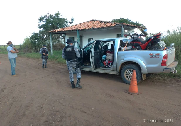 Polícia Militar durante uma abordagem