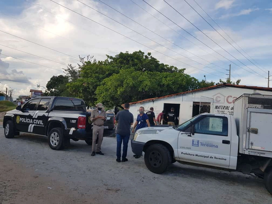 Polícia resgata cachorros em situação de maus-tratos em Teresina